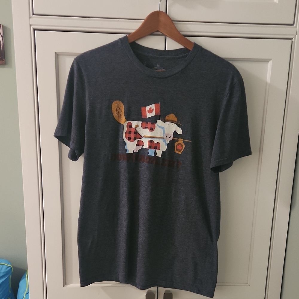 Graphic Tee with Canadian "Cownada Eh?" Theme Ice Cream Cows Mens Size Medium